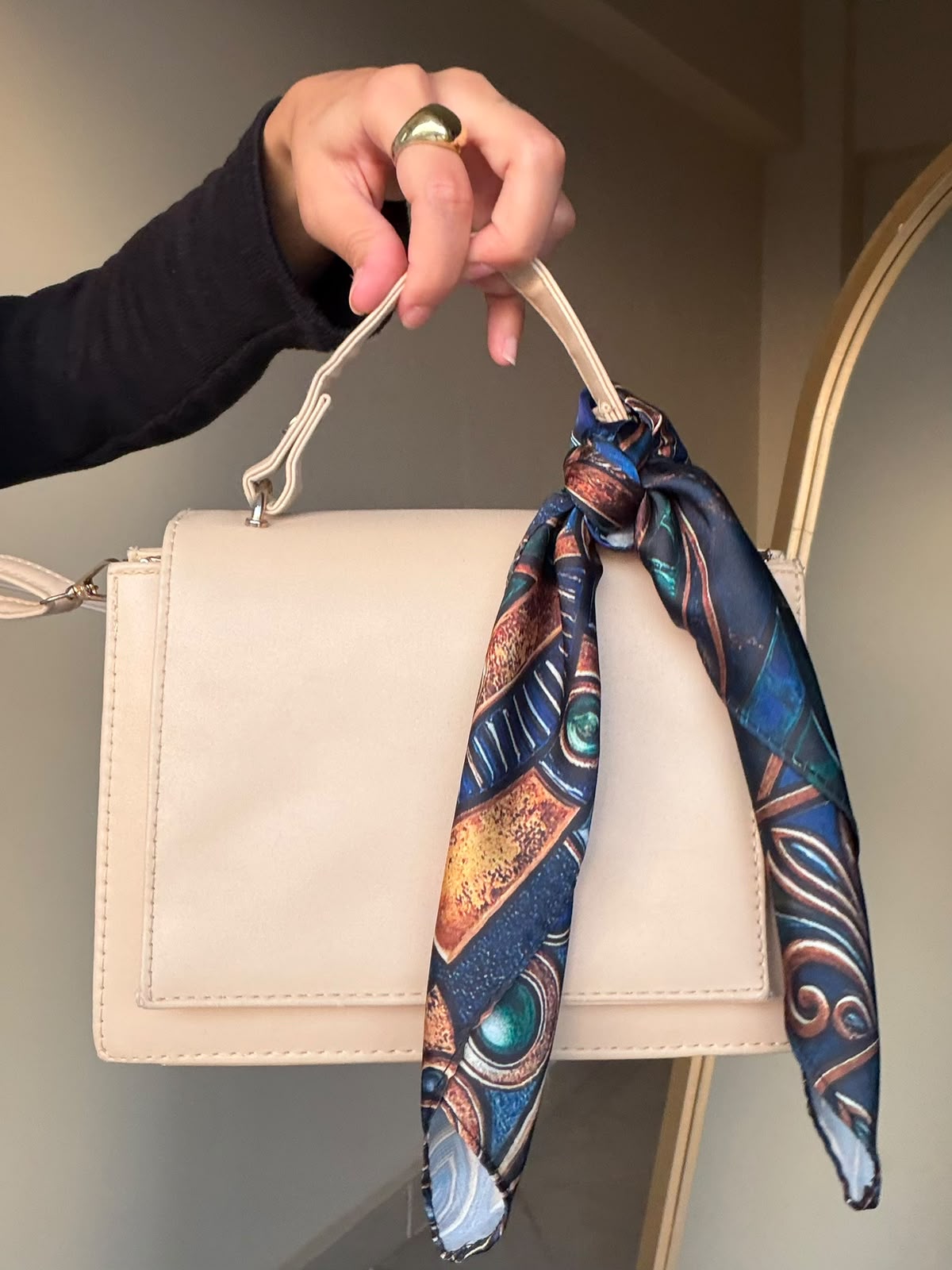 Sapphire Muse neck scarf
