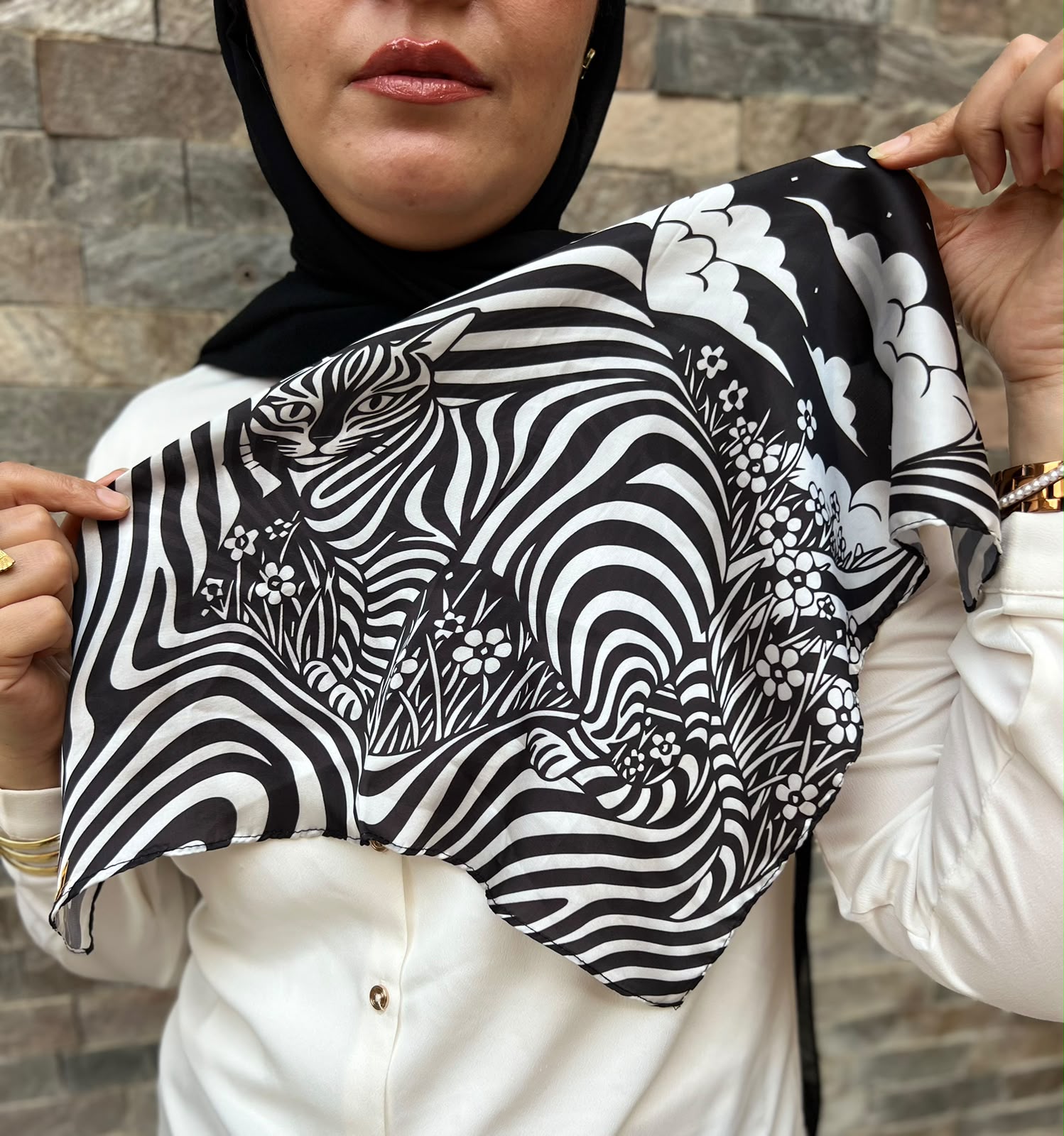 The Cat's Surreal Dream neck scarf